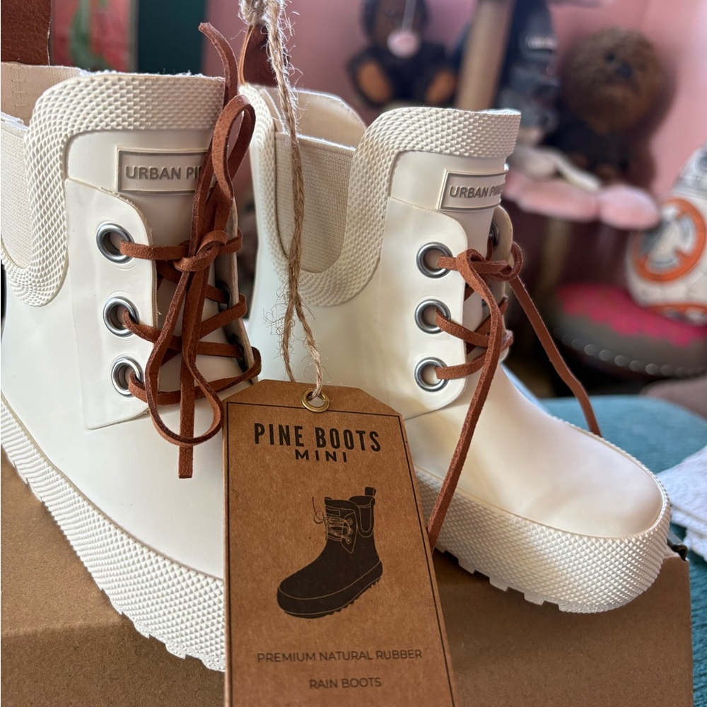 Kids Cream Chelsea Rain Boot - Picture 8 of 11